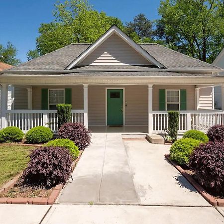 Modern 3-Bedroom, Big Fence Yard, Pets Stay Free 더럼 외부 사진