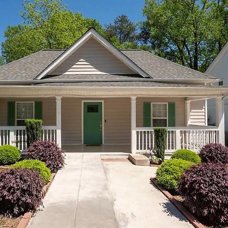 Modern 3-Bedroom, Big Fence Yard, Pets Stay Free 더럼 외부 사진