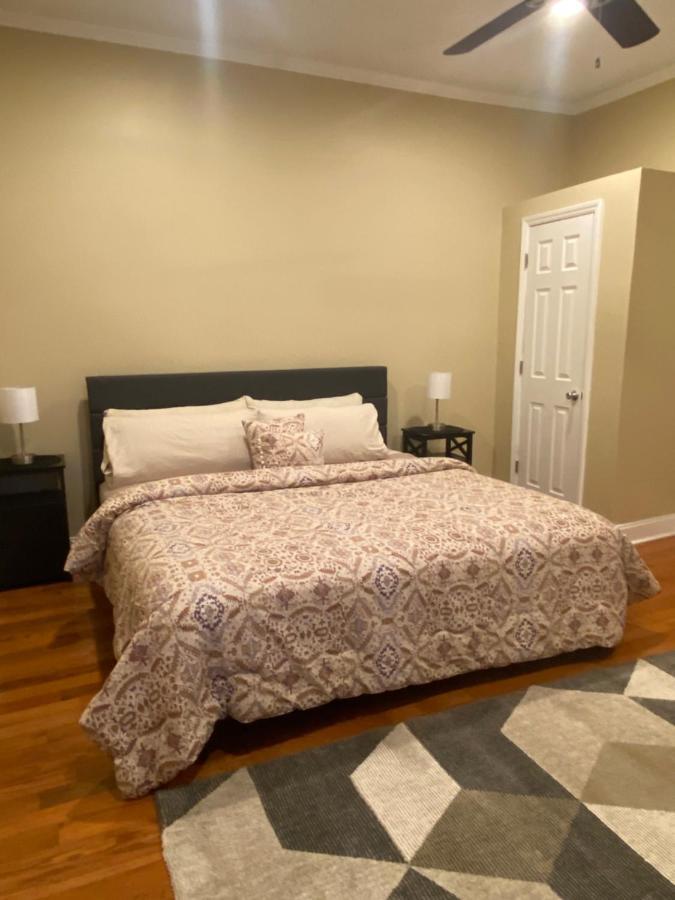 Modern 3-Bedroom, Big Fence Yard, Pets Stay Free 더럼 외부 사진