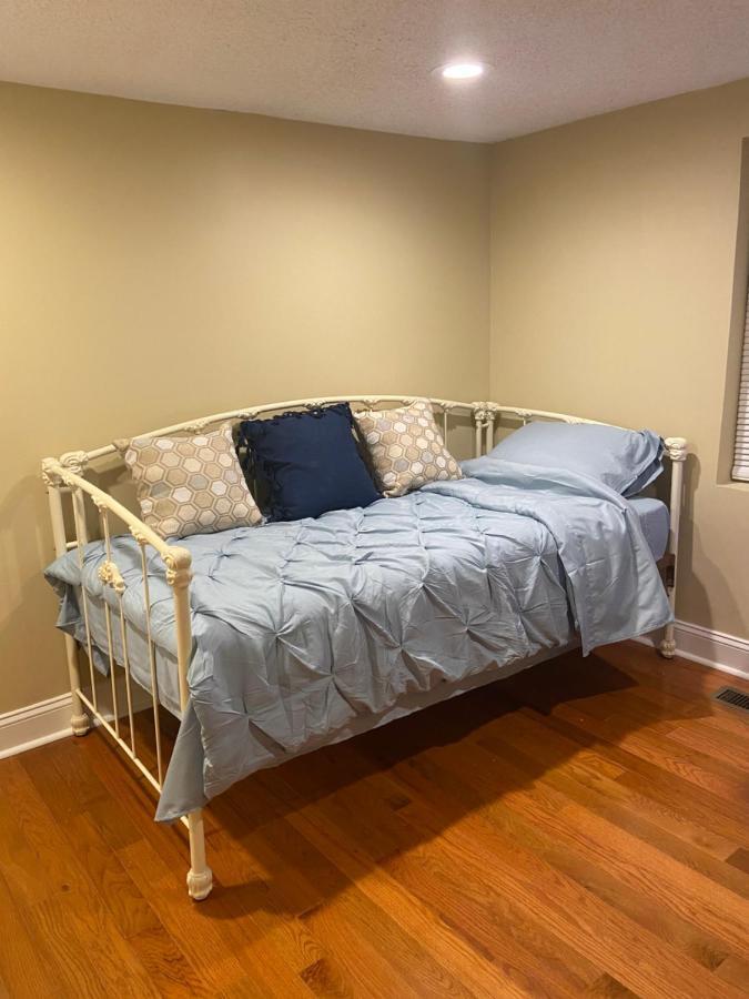 Modern 3-Bedroom, Big Fence Yard, Pets Stay Free 더럼 외부 사진