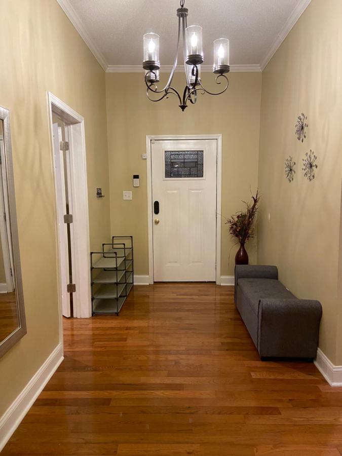 Modern 3-Bedroom, Big Fence Yard, Pets Stay Free 더럼 외부 사진