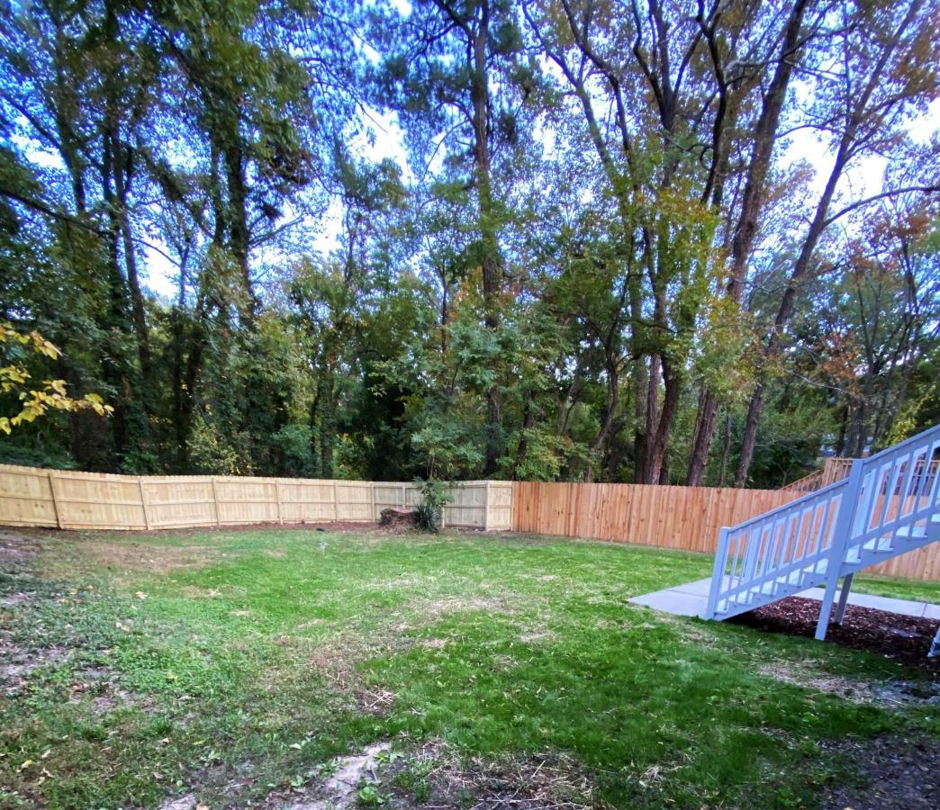 Modern 3-Bedroom, Big Fence Yard, Pets Stay Free 더럼 외부 사진
