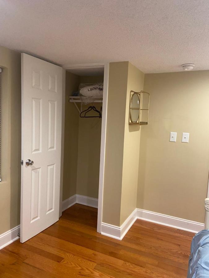 Modern 3-Bedroom, Big Fence Yard, Pets Stay Free 더럼 외부 사진