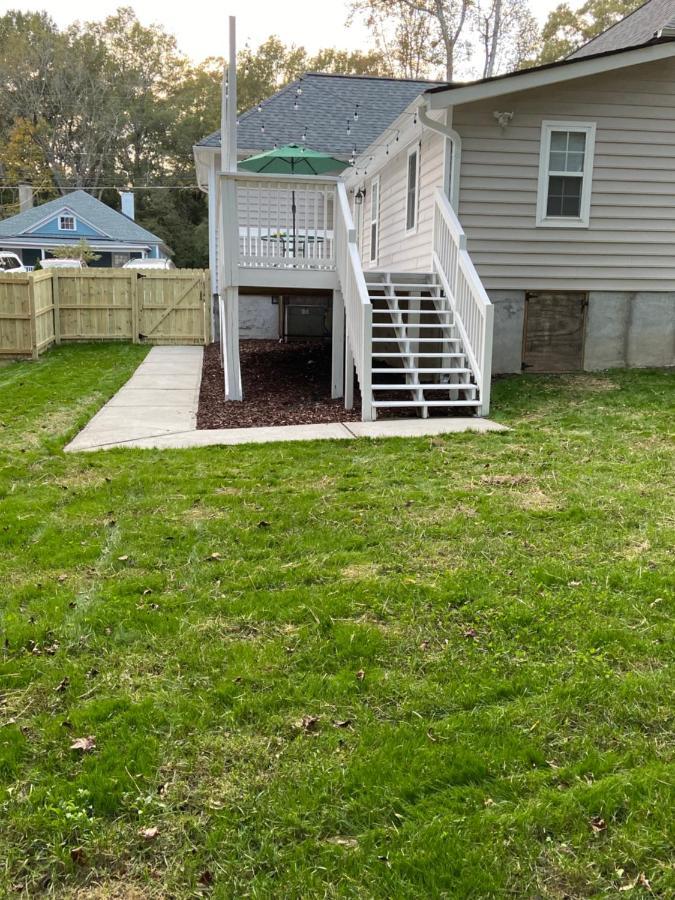 Modern 3-Bedroom, Big Fence Yard, Pets Stay Free 더럼 외부 사진