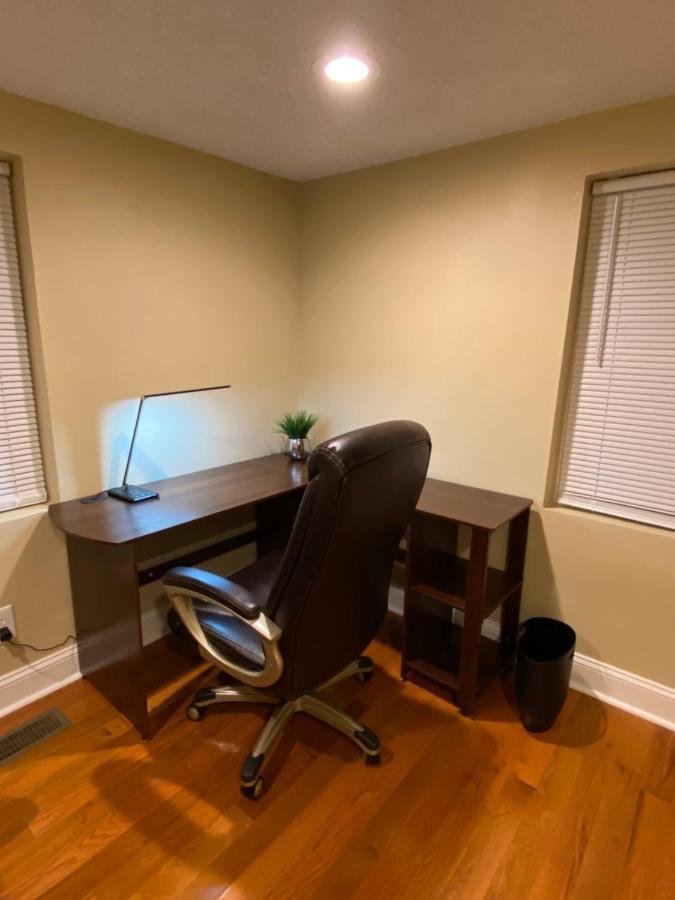 Modern 3-Bedroom, Big Fence Yard, Pets Stay Free 더럼 외부 사진