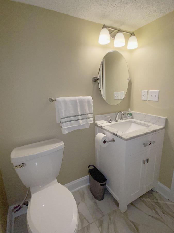 Modern 3-Bedroom, Big Fence Yard, Pets Stay Free 더럼 외부 사진