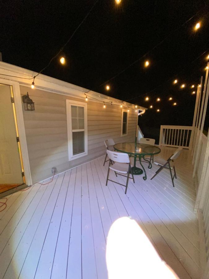 Modern 3-Bedroom, Big Fence Yard, Pets Stay Free 더럼 외부 사진