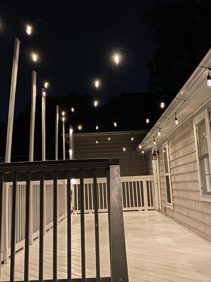 Modern 3-Bedroom, Big Fence Yard, Pets Stay Free 더럼 외부 사진
