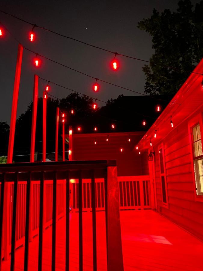 Modern 3-Bedroom, Big Fence Yard, Pets Stay Free 더럼 외부 사진