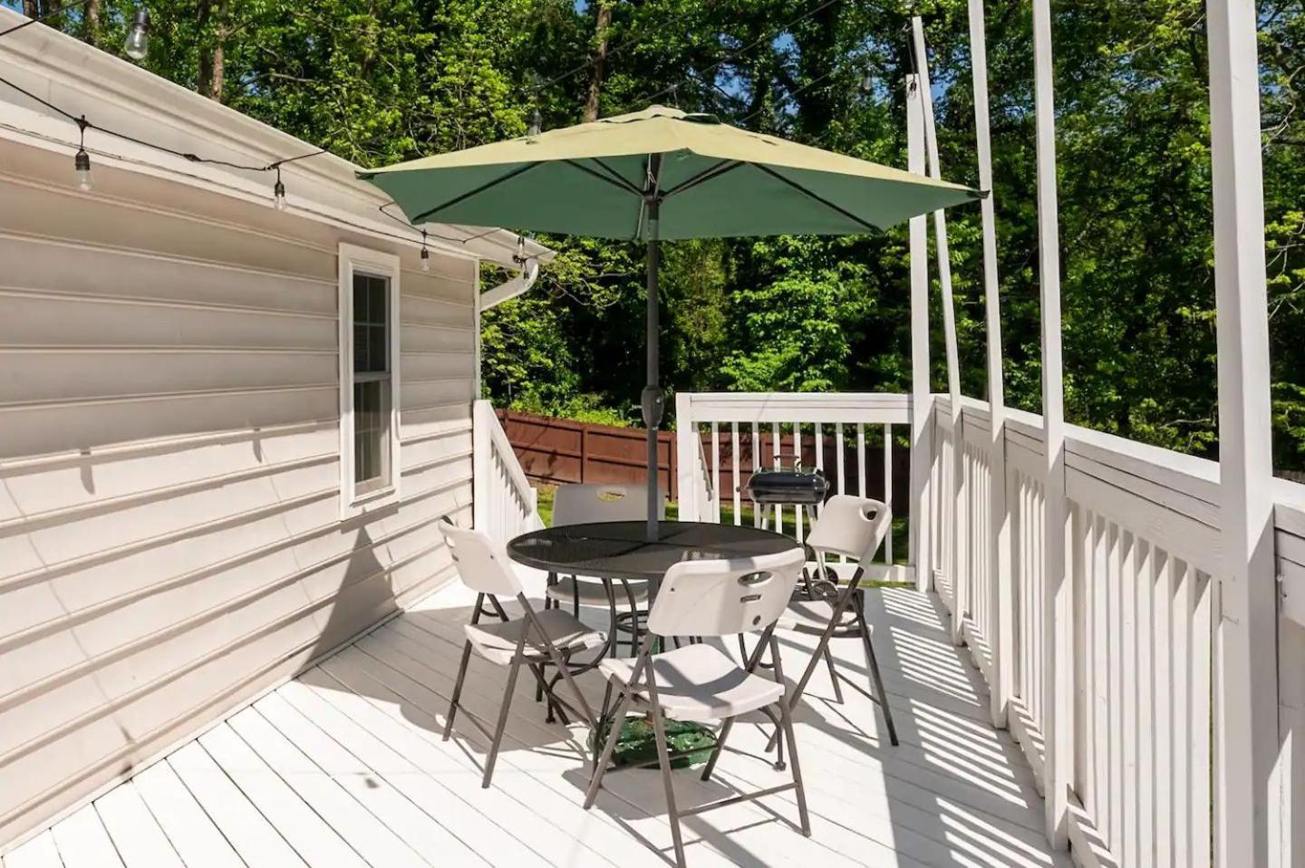 Modern 3-Bedroom, Big Fence Yard, Pets Stay Free 더럼 외부 사진