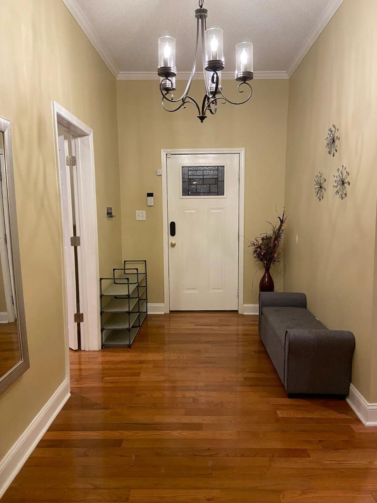 Modern 3-Bedroom, Big Fence Yard, Pets Stay Free 더럼 외부 사진