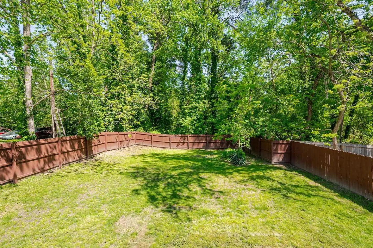 Modern 3-Bedroom, Big Fence Yard, Pets Stay Free 더럼 외부 사진
