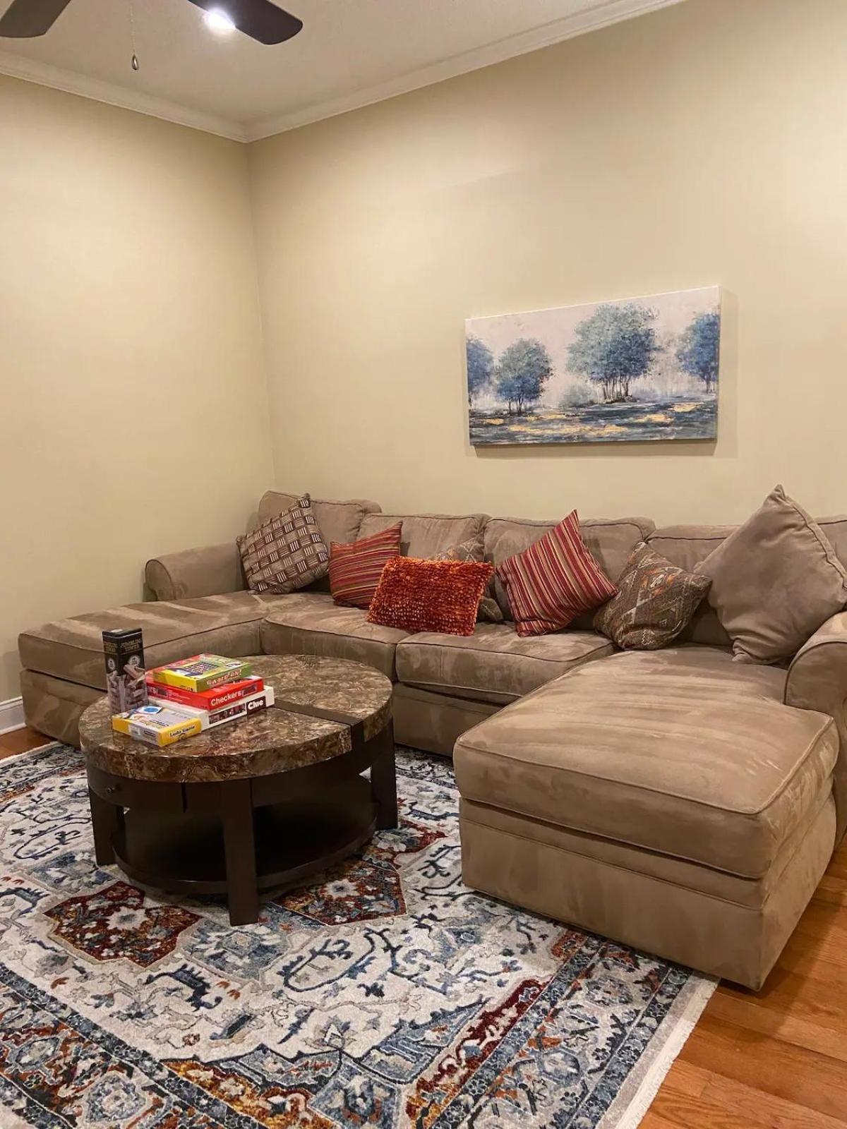 Modern 3-Bedroom, Big Fence Yard, Pets Stay Free 더럼 외부 사진